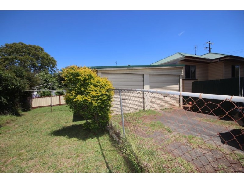 2 Coonan st, Harlaxton QLD 4350