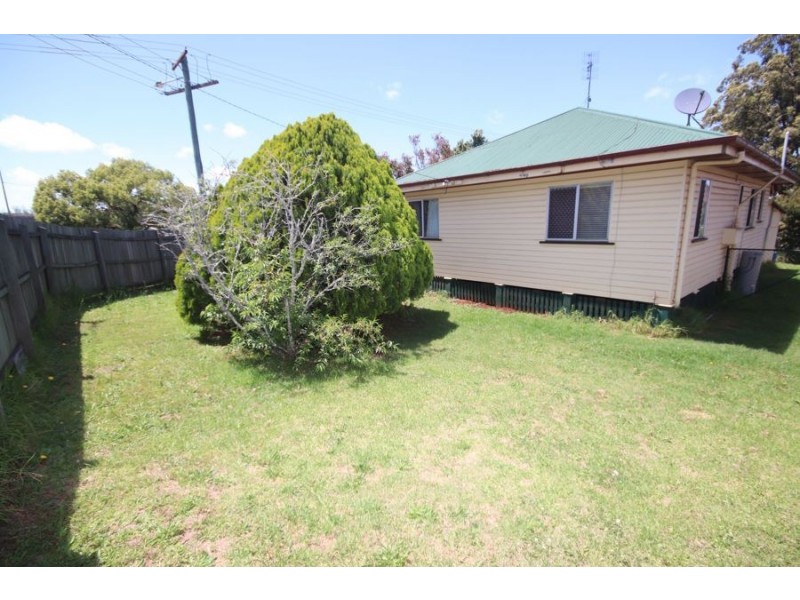 2 Coonan st, Harlaxton QLD 4350