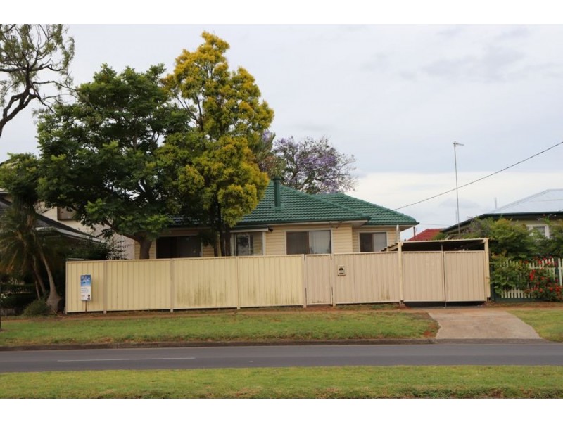 325 James Street, Newtown QLD 4350