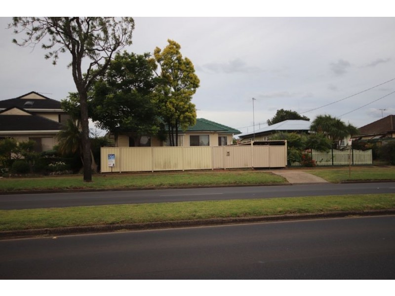 325 James Street, Newtown QLD 4350