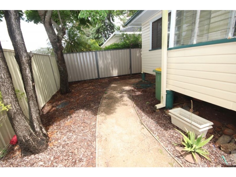 325 James Street, Newtown QLD 4350