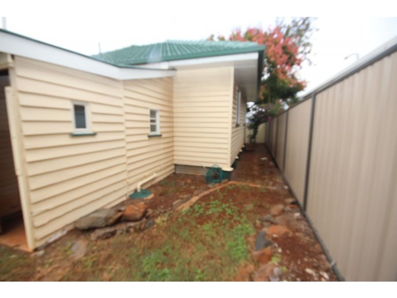 325 James Street, Newtown QLD 4350
