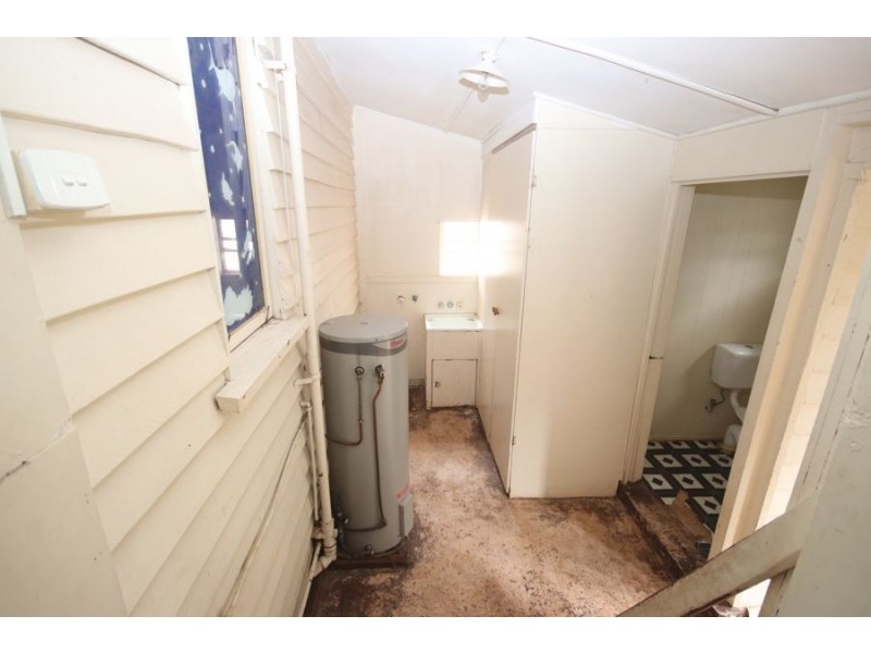 325 James Street, Newtown QLD 4350