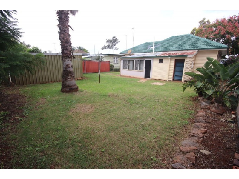 325 James Street, Newtown QLD 4350