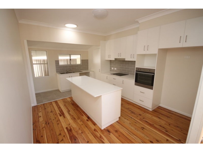 325 James Street, Newtown QLD 4350