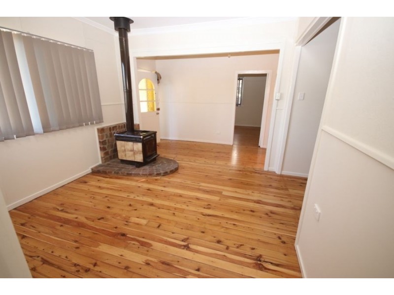 325 James Street, Newtown QLD 4350