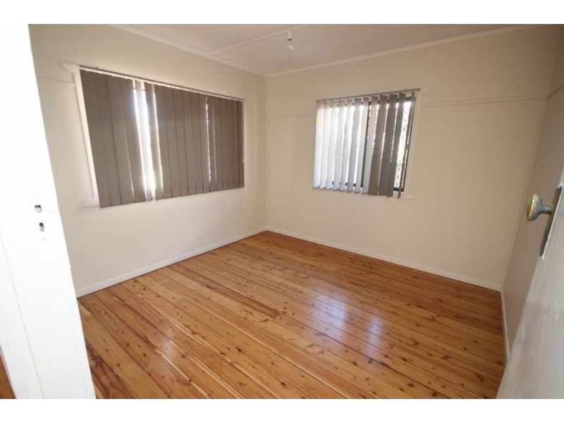 325 James Street, Newtown QLD 4350