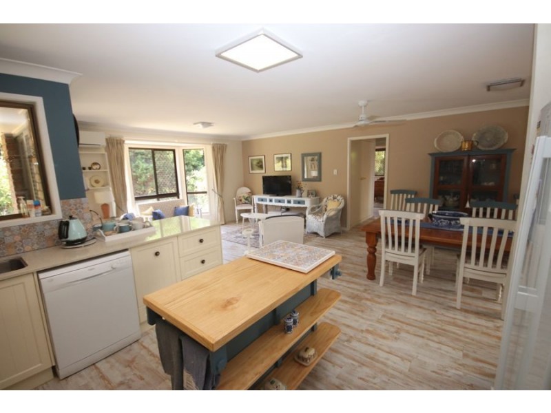 15 Railway Terrace, Crows Nest QLD 4355