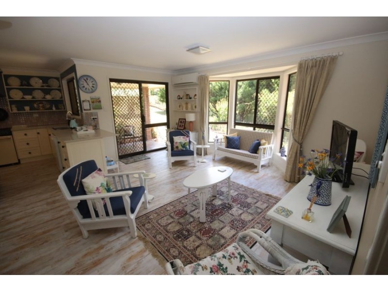 15 Railway Terrace, Crows Nest QLD 4355