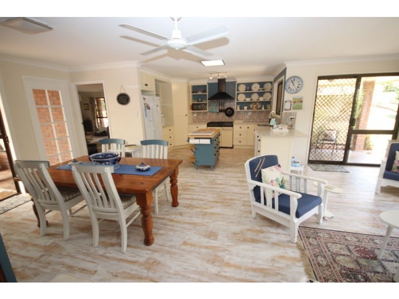 15 Railway Terrace, Crows Nest QLD 4355