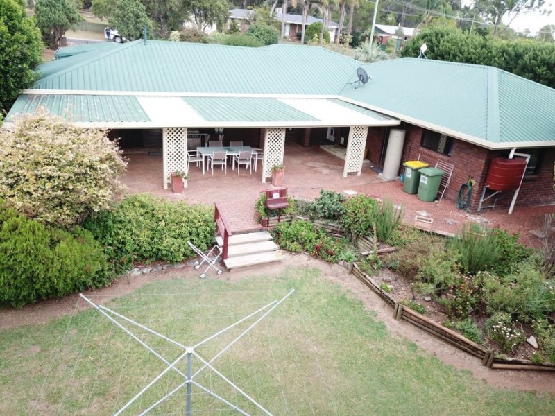 15 Railway Terrace, Crows Nest QLD 4355