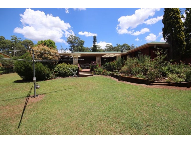 15 Railway Terrace, Crows Nest QLD 4355