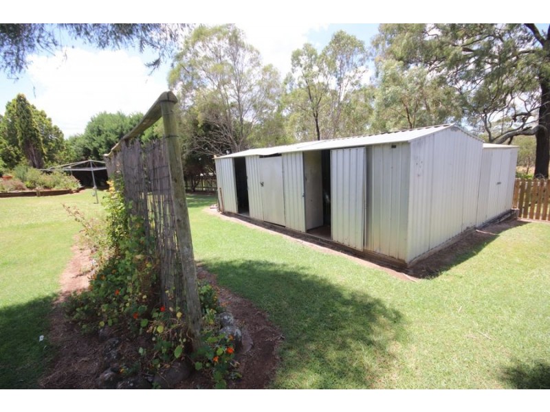 15 Railway Terrace, Crows Nest QLD 4355