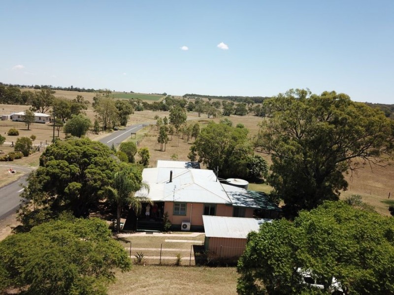 39 Cooke Street, Goombungee QLD 4354