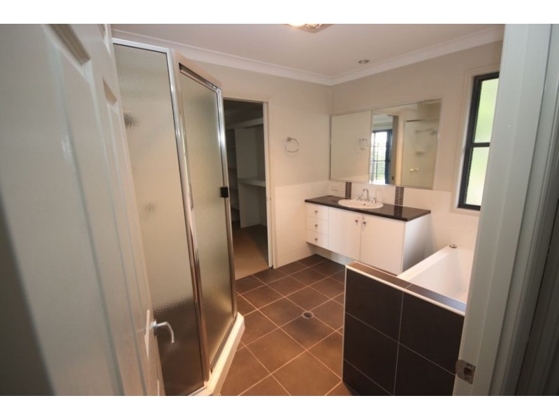86 Forest Drive, Hampton QLD 4352
