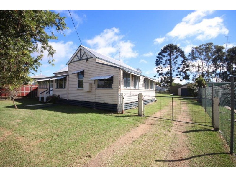 14 John Street, Crows Nest QLD 4355