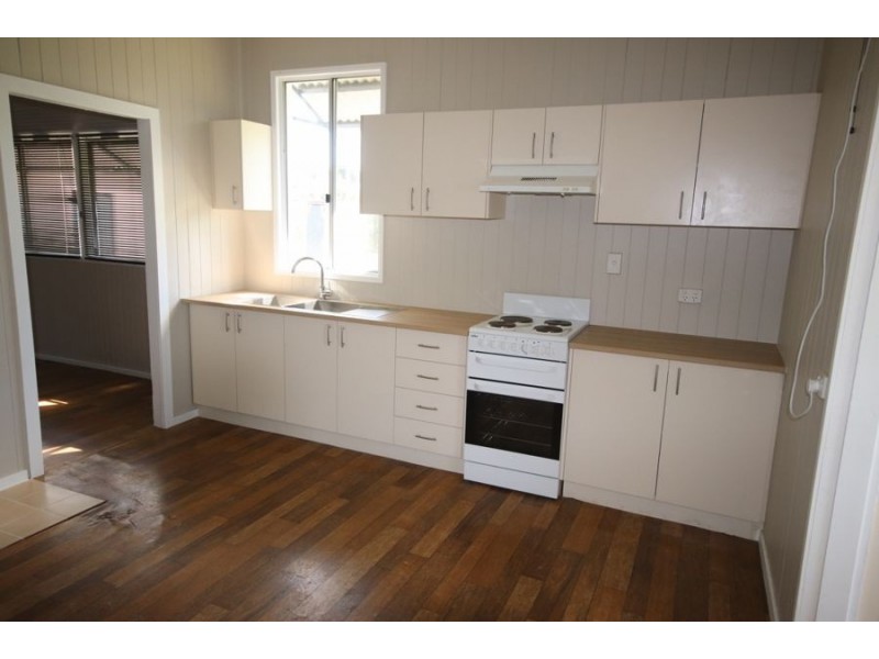 14 John Street, Crows Nest QLD 4355
