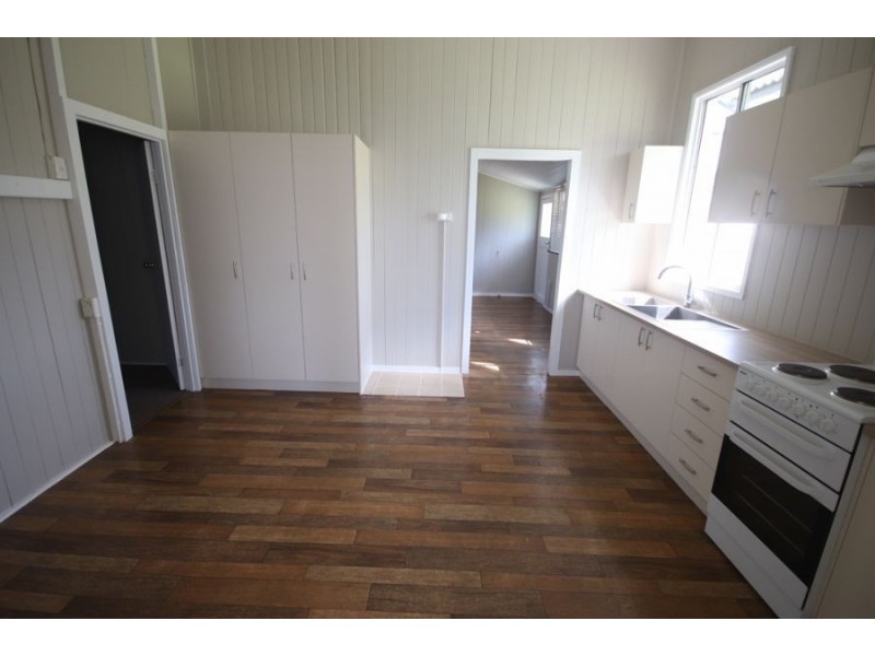 14 John Street, Crows Nest QLD 4355