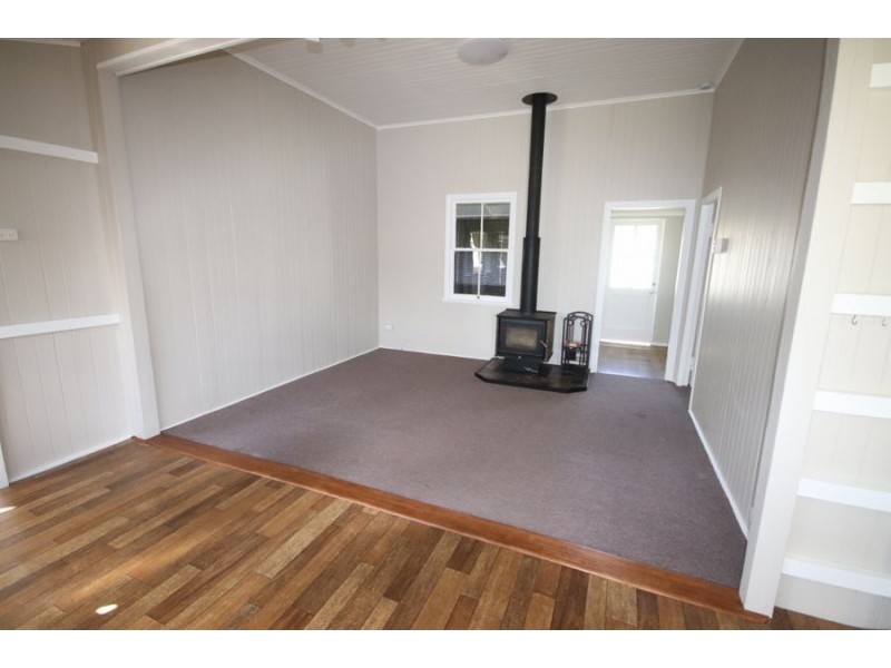 14 John Street, Crows Nest QLD 4355