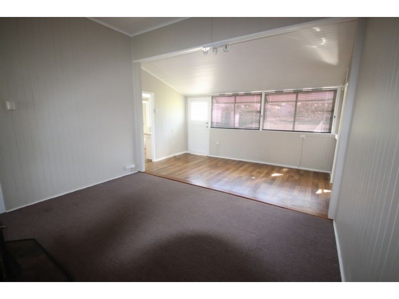 14 John Street, Crows Nest QLD 4355