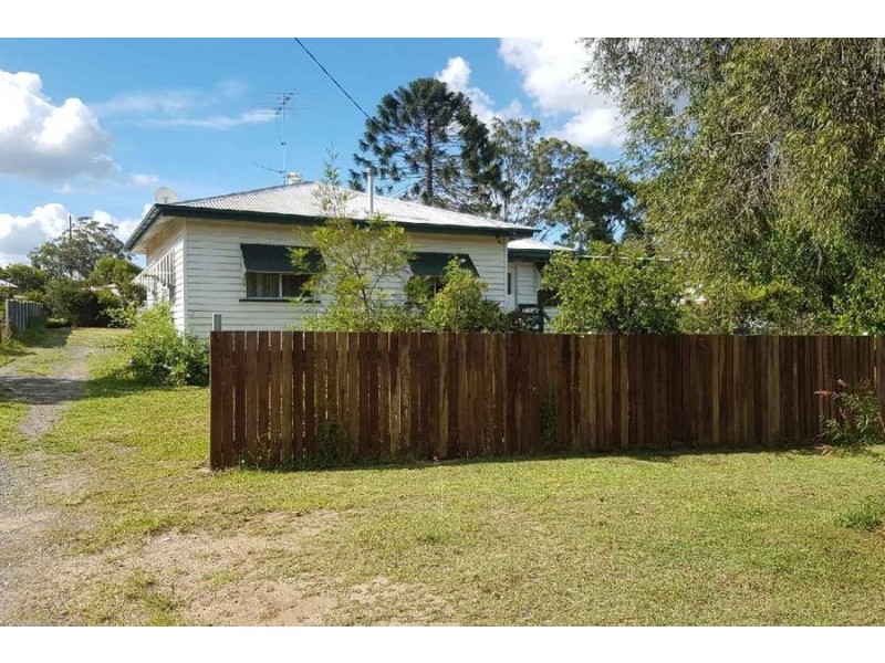 16 John Street, Crows Nest QLD 4355