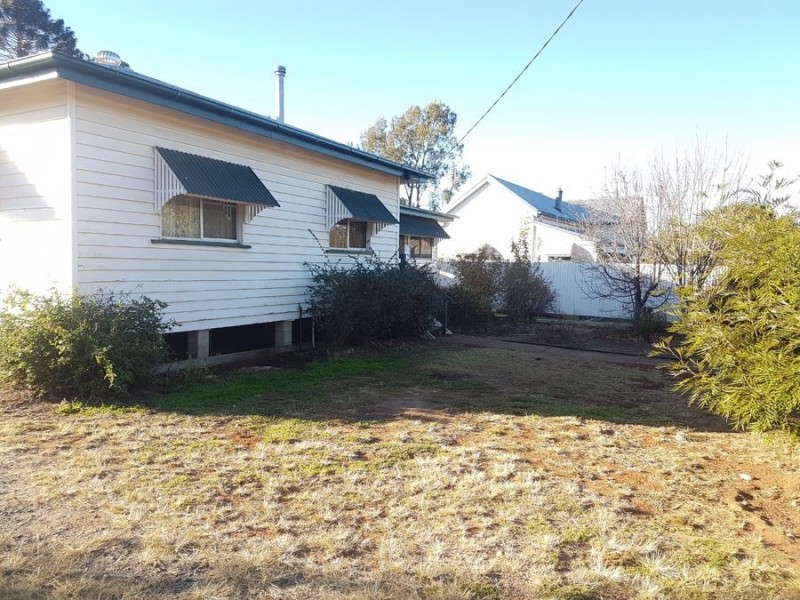 16 John Street, Crows Nest QLD 4355