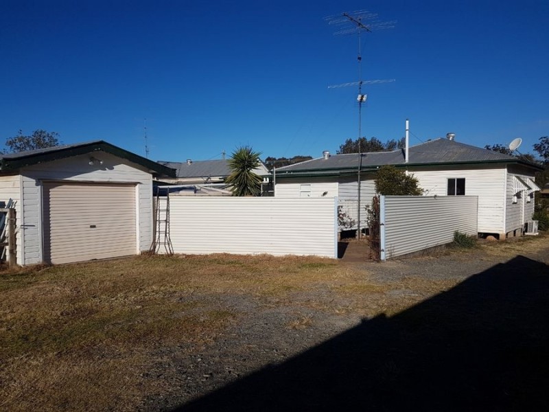 16 John Street, Crows Nest QLD 4355