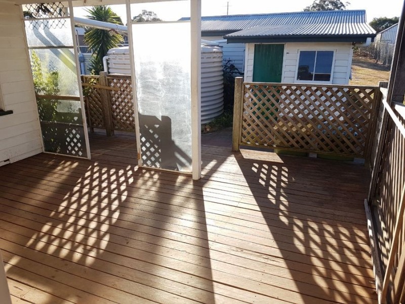 16 John Street, Crows Nest QLD 4355