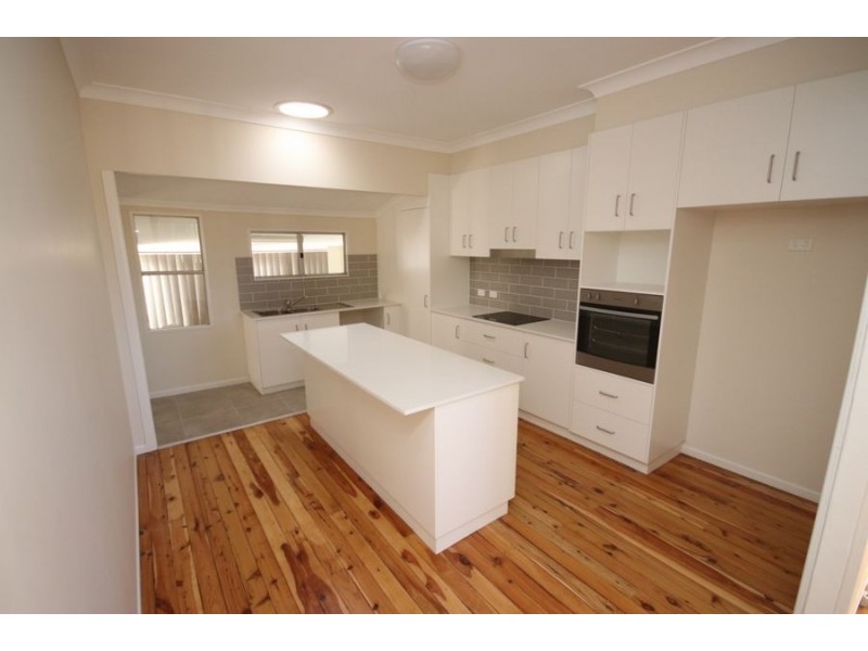 325 James Street, Newtown QLD 4350
