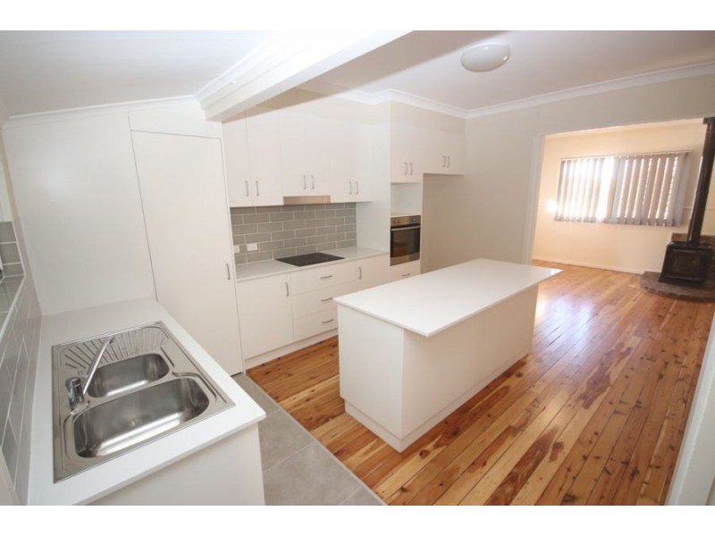 325 James Street, Newtown QLD 4350