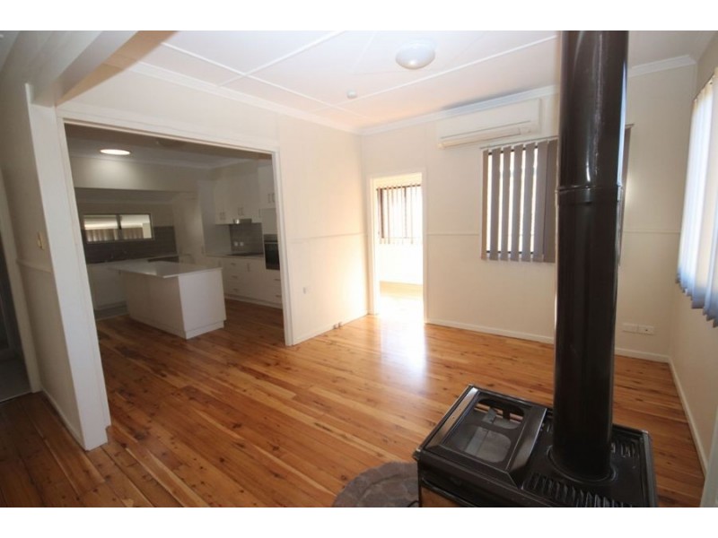 325 James Street, Newtown QLD 4350