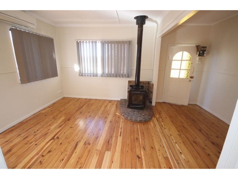 325 James Street, Newtown QLD 4350