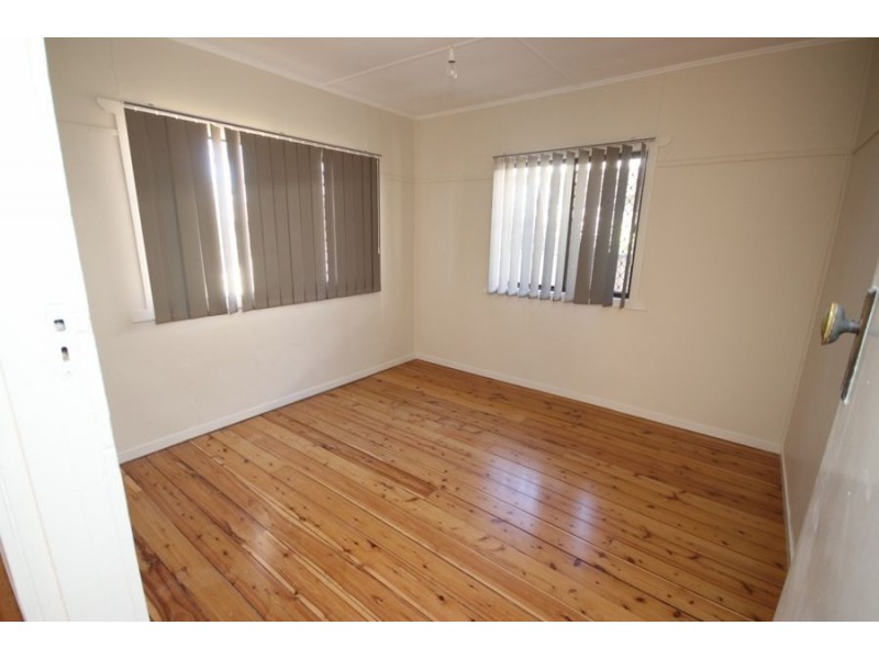 325 James Street, Newtown QLD 4350
