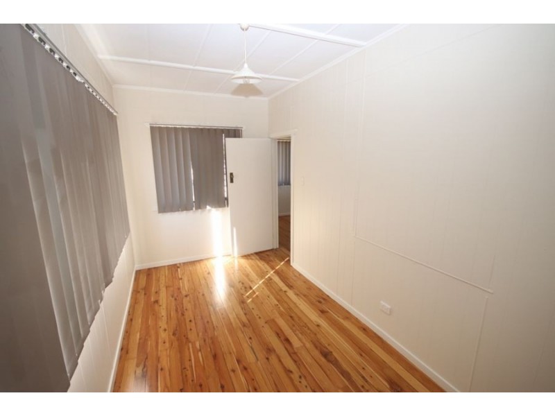 325 James Street, Newtown QLD 4350