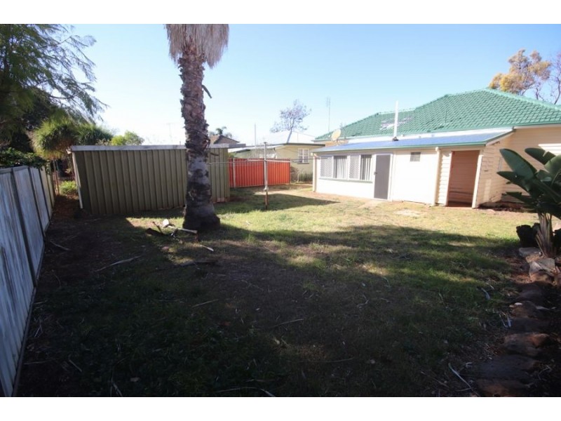 325 James Street, Newtown QLD 4350