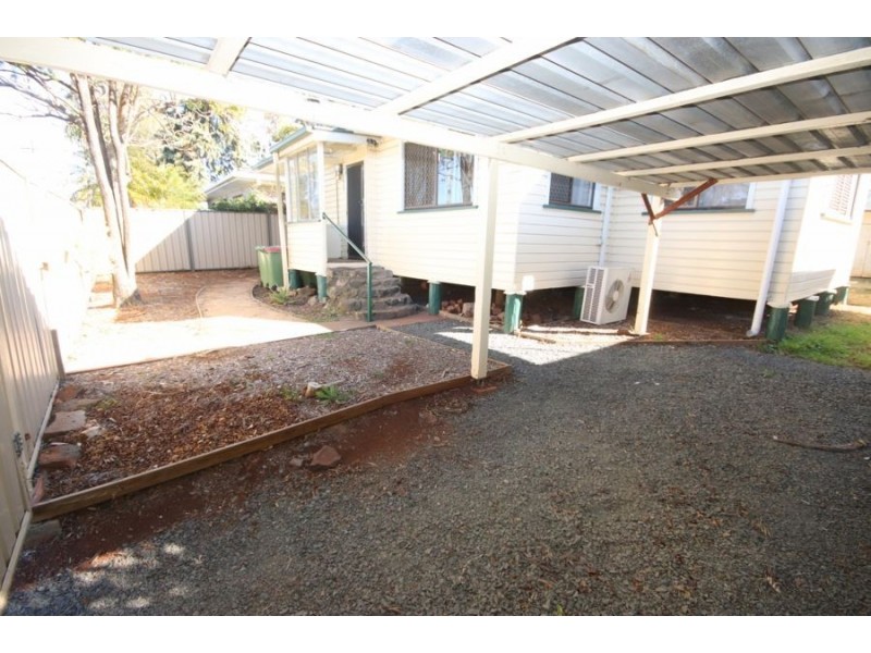 325 James Street, Newtown QLD 4350