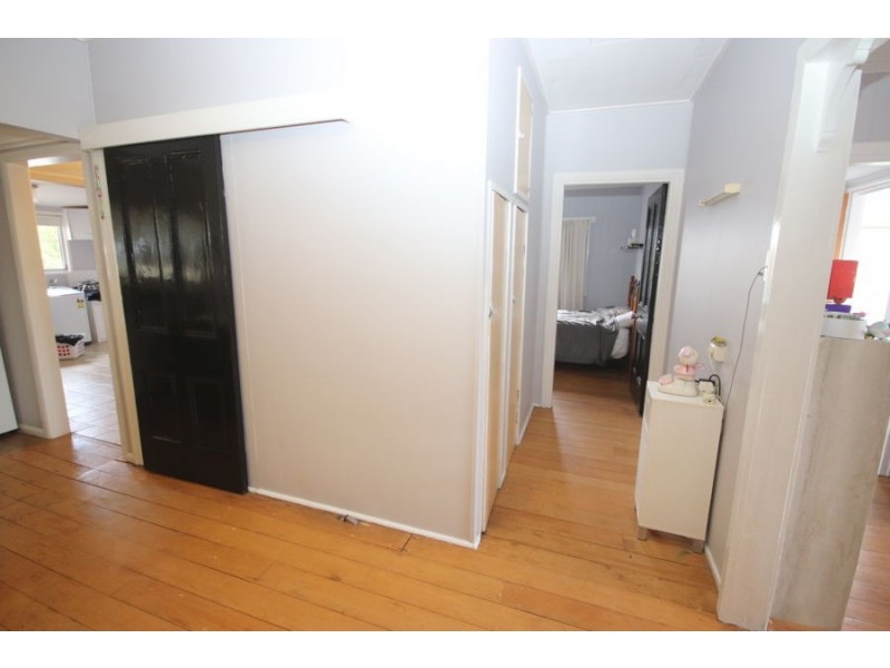 17 Albert Street, Crows Nest QLD 4355