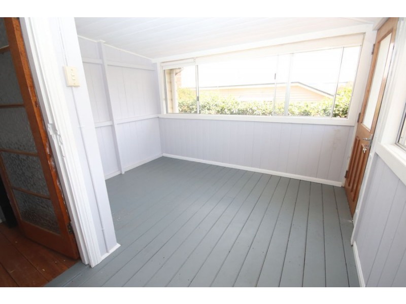 17 Albert Street, Crows Nest QLD 4355