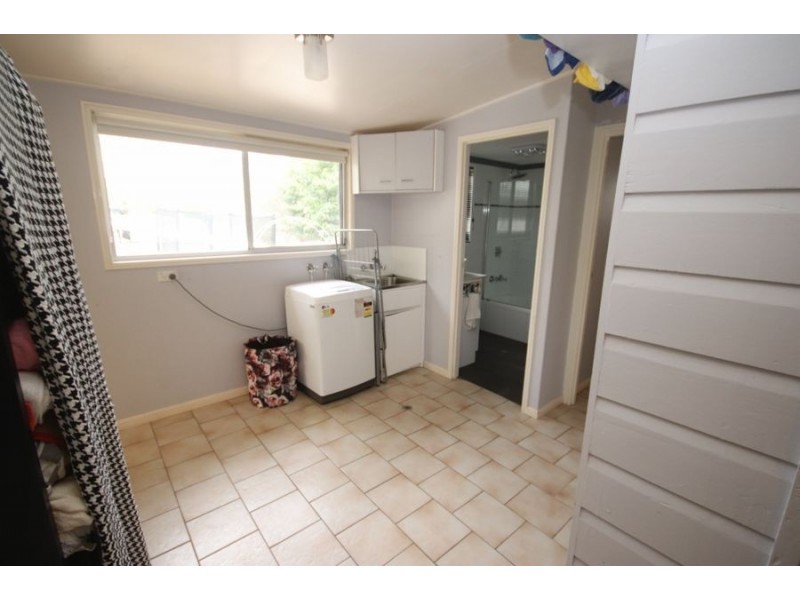 17 Albert Street, Crows Nest QLD 4355