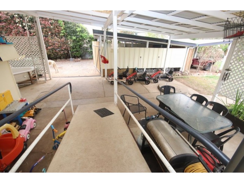 17 Albert Street, Crows Nest QLD 4355