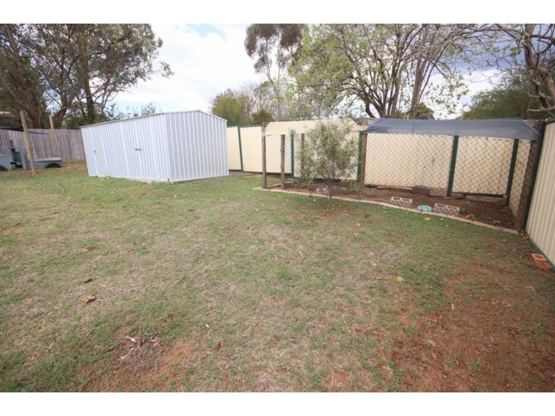17 Albert Street, Crows Nest QLD 4355