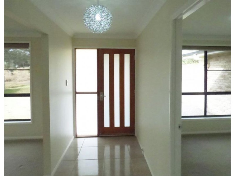 41 Naomi Drive, Crows Nest QLD 4355