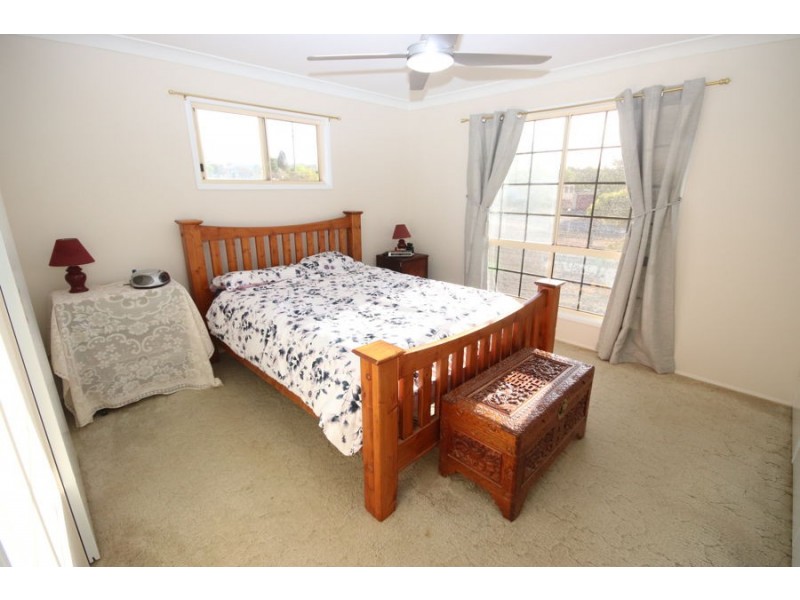 26 Peters Road, Meringandan West QLD 4352