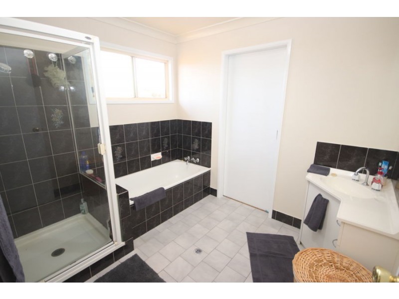 26 Peters Road, Meringandan West QLD 4352