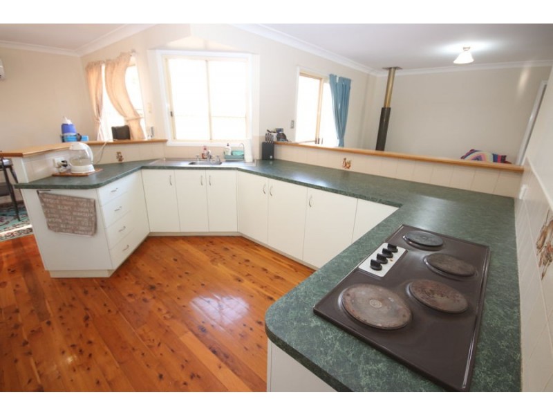 26 Peters Road, Meringandan West QLD 4352