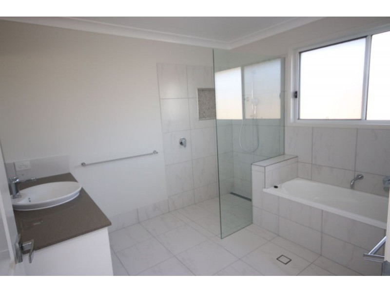 45 Naomi Drive, Crows Nest QLD 4355