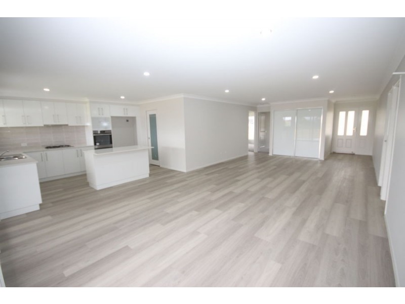 45 Naomi Drive, Crows Nest QLD 4355