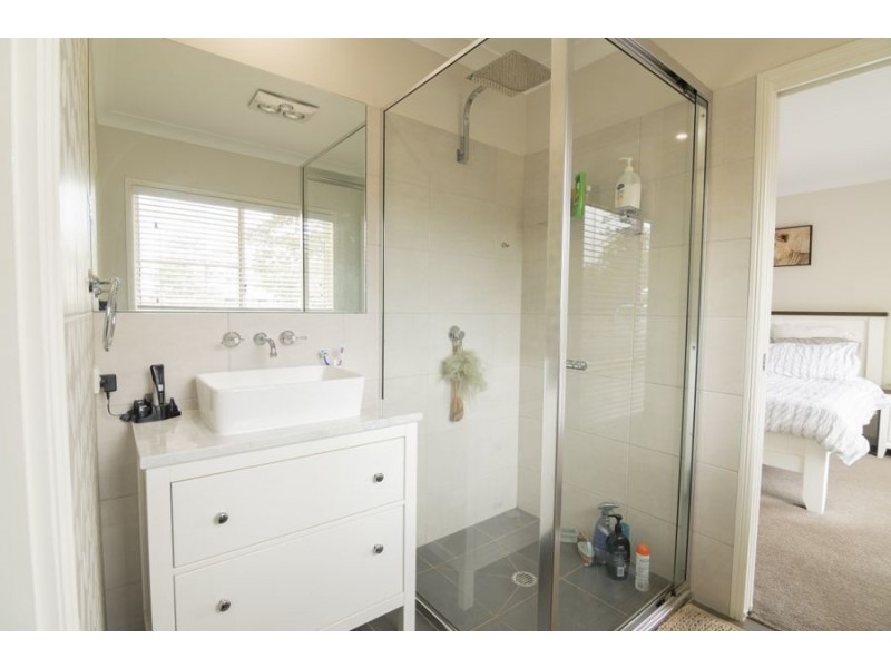 16 Chapman Street, Hampton QLD 4352