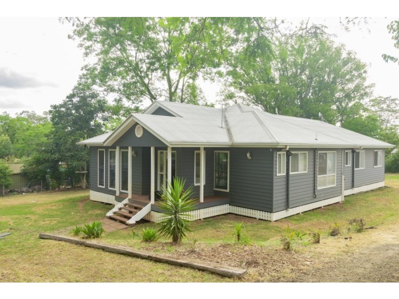16 Chapman Street, Hampton QLD 4352