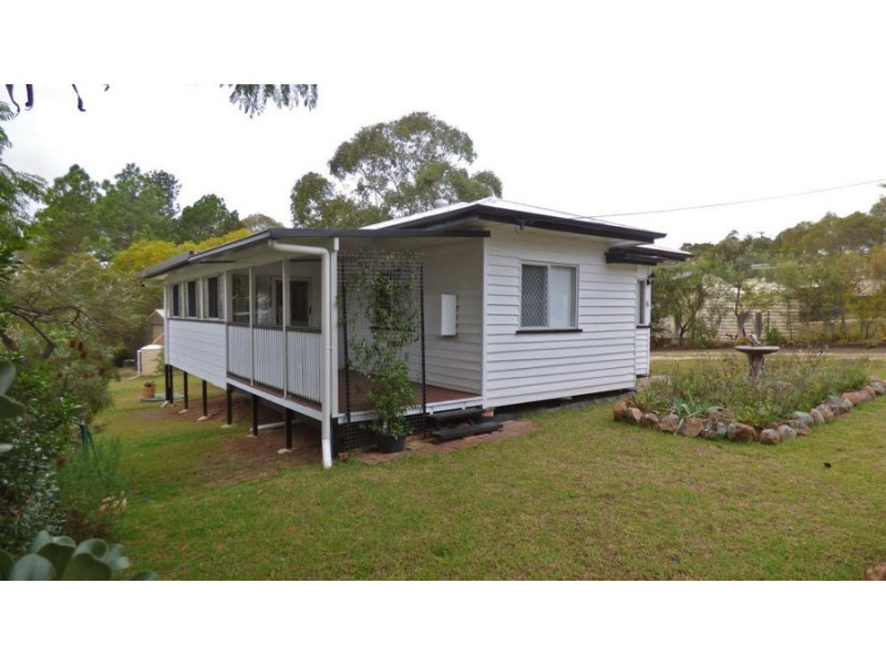 6 Andrews Road, Crows Nest QLD 4355